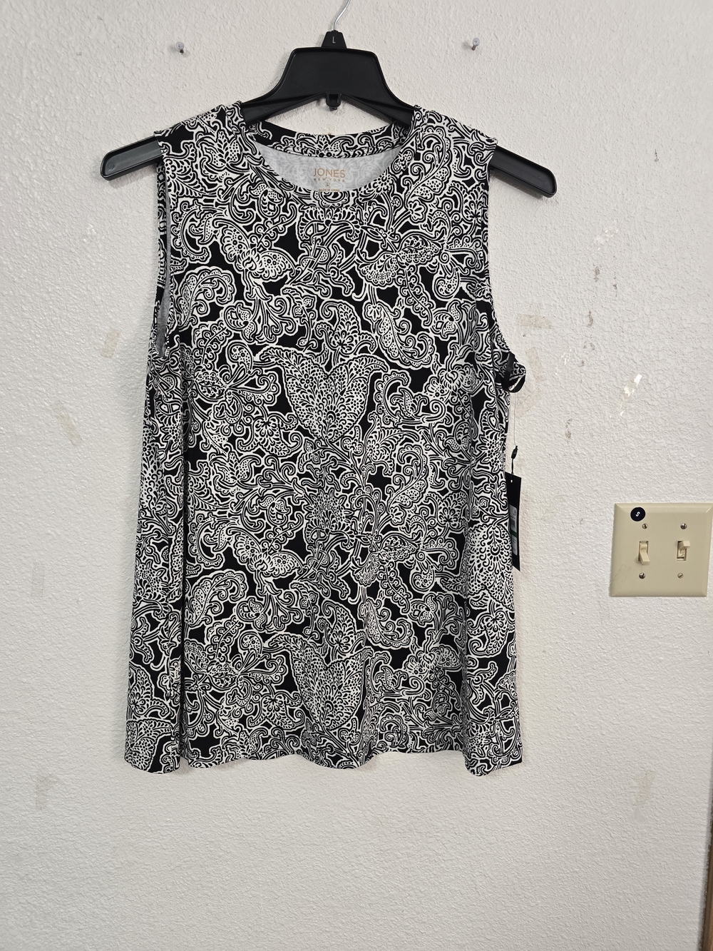 NWT Jones New York Black and White Paisley Tank Top